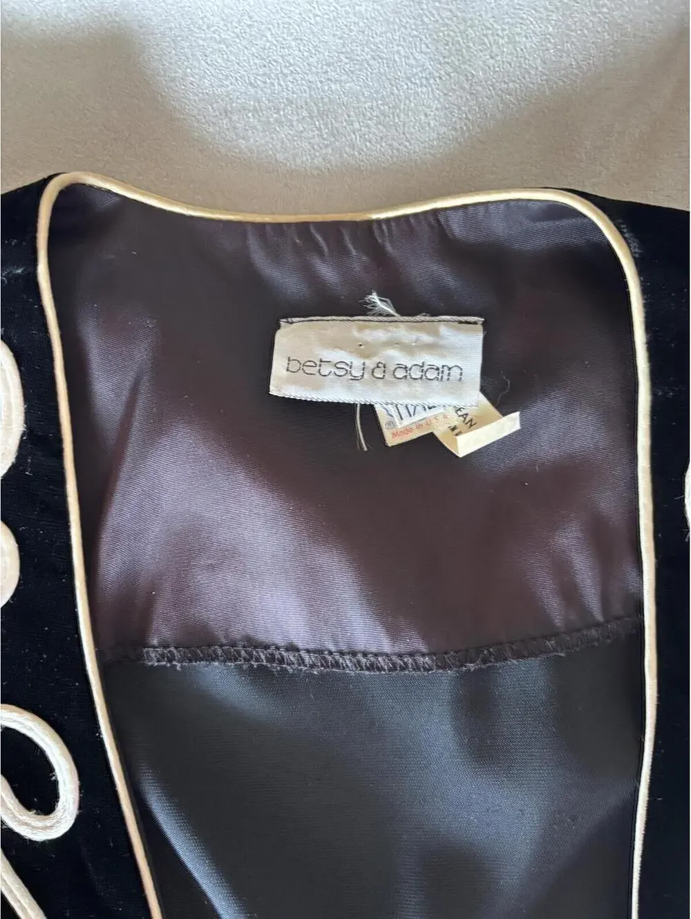 Vintage Black Velvet Jacket with White Embroidered Detail - Picture 4 of 9